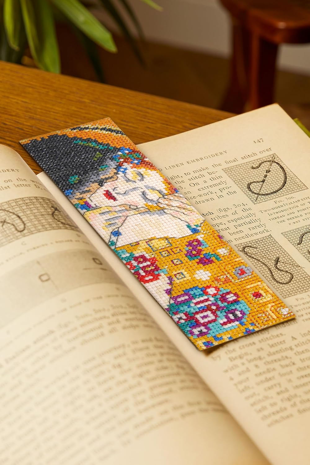 DMC Cross Stitch Bookmark kit  - The Kiss - Masters coll